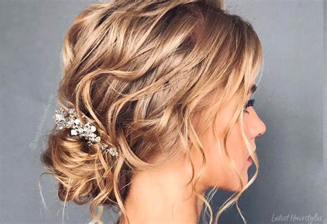 Romantic and lovely, prom hairstyles are so alluring with soft natural curls. 34 Cutest Prom Updos for 2020 - Easy Updo Hairstyles