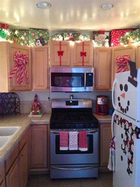 25 Christmas Decor For Kitchen Ideas For A Cozy And Festive Home