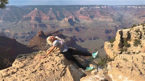 Stupid Pictures People Take When Roadtripping At The Grand Canyon