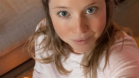 Kuschel Kugel Caroline Frier Teilt Neues Babybauch Bild
