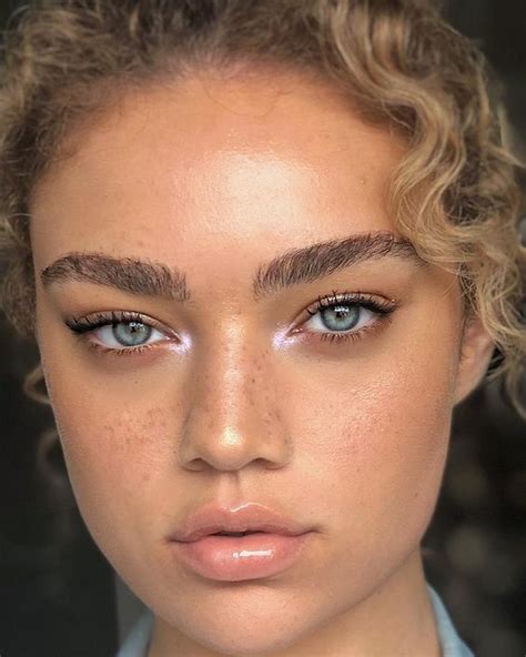 Minimal Makeup Looks That You Are Going To Love All For Fashion Design