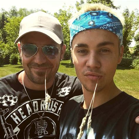 So Justin Bieber Is Now Sending Shirtless Selfies To His Dad