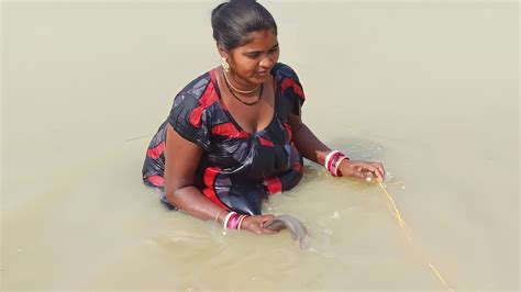 Amazing Lady Fishing In Village With Bare Hand And Cast Net Dare