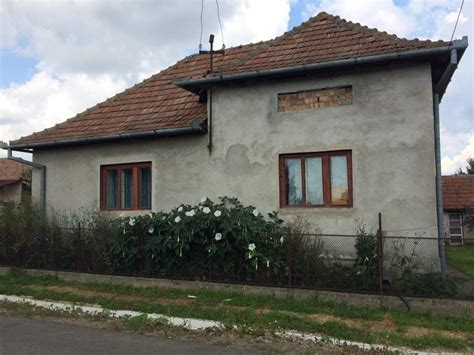 Vand Casa La Tara Casavila Cu 4 Camere De Vanzare In Lompirt