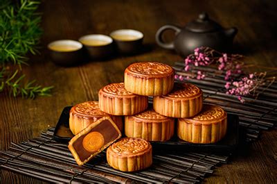 The mira hong kong mooncake. Chinese Mid-Autumn Festival, Moon Cake Festival 2019 ...