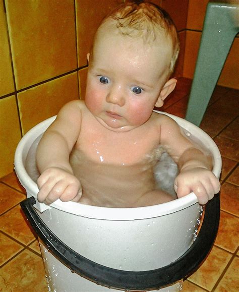 Car shape babies bathtub bucket bathing tub rack shower 98*55*22cm size barrel. Taking a bath in a bucket. : photoshopbattles