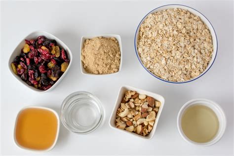 How To Make Granola For Breakfast With Berries