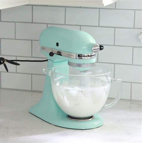 However, i am right out of meringue powder, and the closest place i know that sells it is 1 1/2 hours away. Can you use anything besides egg whites or meringue powder to make royal icing? | Sweetopia