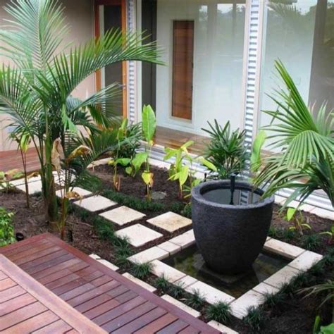 Dengan menambahkan kreatifitas serta sentuhan seni di halaman rumah, secara otomatis maka keindahan akan menjadi utuh sehingga nilai estetik rumah semakin meningkat. 25 Contoh Taman Depan Rumah Minimalis Lahan Sempit (Dengan ...