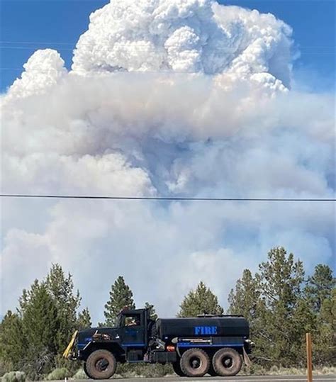 Huge Oregon Blaze Grows As Wildfires Burn Across Western Us Infonews