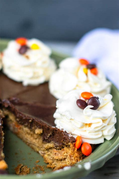 Spread some of the peanut butter onto the chocolate in each cup, leaving room for the final chocolate layer. Peanut Butter Chocolate Reese's Pie - Major Hoff Takes A ...