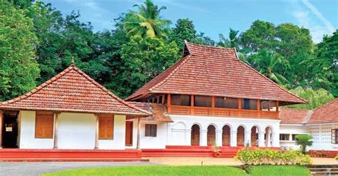 Veedu Kuruvinakunnel Tharavadu Kerala Houses House Styles