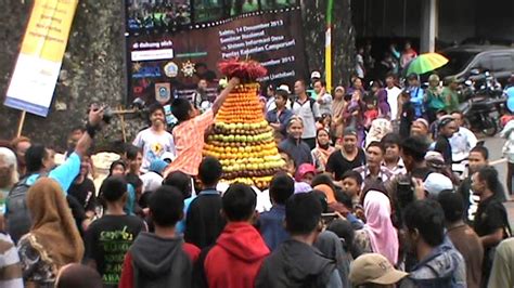 Gunungan Buah Kirab Budaya Nglanggeran Culture Festival Youtube