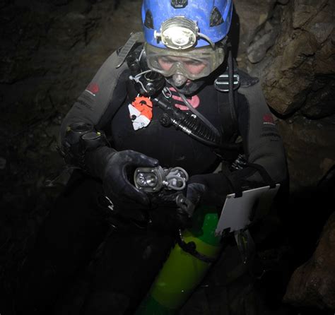 Photos Team Of Explorers Discover The Deepest Cave In Canada