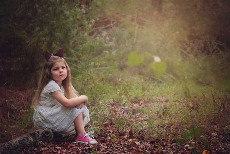無料画像 森林 工場 女の子 ヘア 草原 太陽光 朝 葉 花 キッド 可愛い 探している ログ ポートレート 若い 春 緑 座っている 小さい 秋