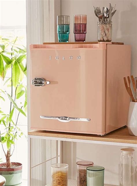 Maybe you would like to learn more about one of these? Cute mini fridge (via Urban Outfitters) | Frigorífico ...