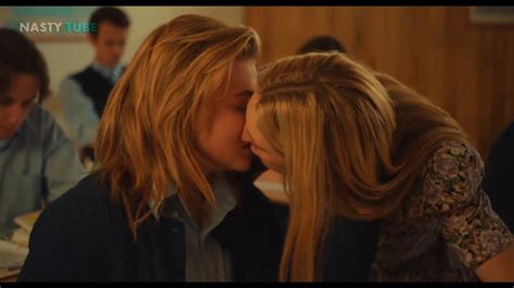 Chloe Grace Moretz Lesbian Kissing Kiss Scene Chloe Grace Kissing