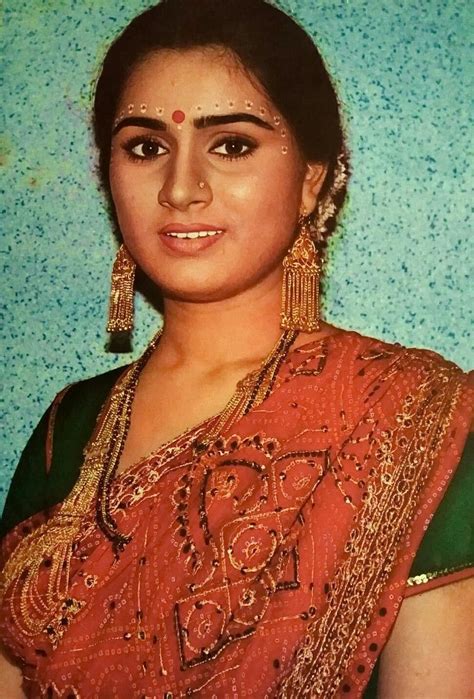 padmini kolhapure vintage bollywood beautiful bollywood actress bollywood stars