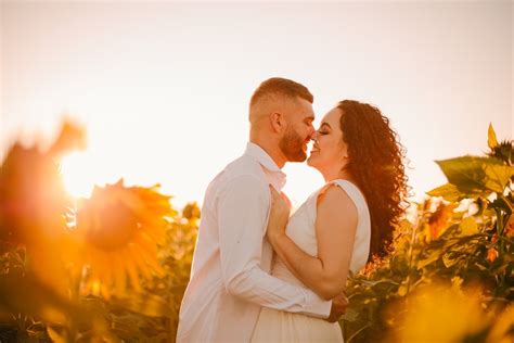 Ensaio De Pre Wedding Campo De Girassol Holambra Em 2023 Ensaio Fotográfico Gestante