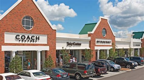 List of light and pleasant polish movies, chosen especially for hot and lazy summer days. Shopping | Williamsburg, VA, USA | Wedding Mapper