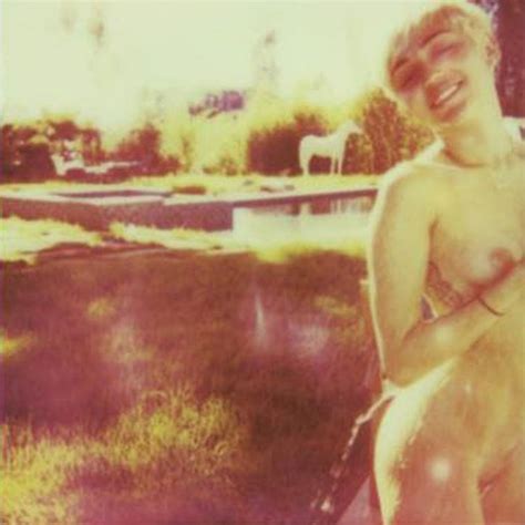 Miley Cyrus Goes Completely Naked For V Magazine