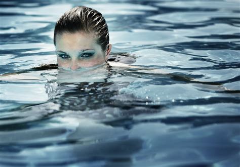 Hintergrundbilder Blau Wasser Schwimmbad Schwimmen Drau En Augen