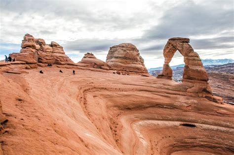6 Tips For Visiting Delicate Arch In Arches National Park Earth Trekkers