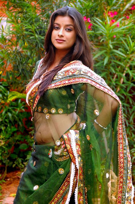 Tamil Beauty Madhurima Banerjee Low Saree Hot Hip And Amazing Belly