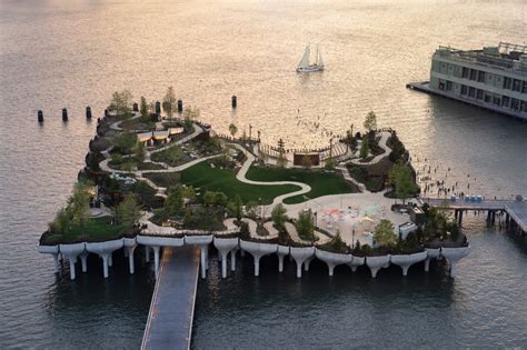 Little Island Un Futuristico Parco Galleggiante Apre A New York Domus