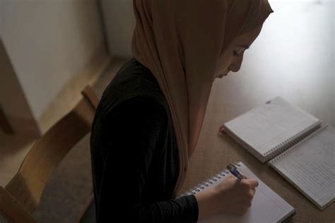 An Iraqi Teen Turns Inward To Survive The Islamic State News