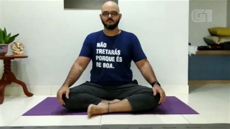 instrutor de yoga ensina exercícios de respiração para conter ansiedade piauí g1