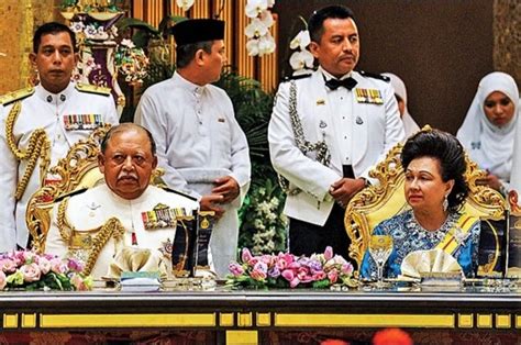 Perkara ini telah diumumkan secara rasmi dalam sidang media di istana abu bakar, pekan, pahang pada 12 januari 2019. WARISAN RAJA & PERMAISURI MELAYU: Raja-Raja Melayu ...