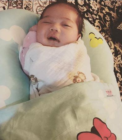 Siapa sahaja yang tidak mengenali pasangan selebriti terkenal negara iaitu johan dan ozlyn kan? Johan, Ozlyn Bergaduh Pilih Nama Anak | Entertainment ...