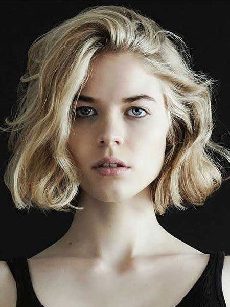 Wavy hair is something that one wishes to be a proud owner of. 15 Attractive Short Wavy Hairstyles for Women - The Trend ...