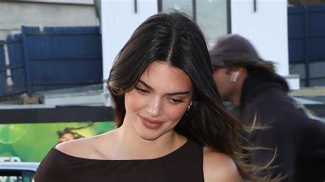 Kendall Jenner Flashes Her Nipples As She Goes Braless For Very Racy New Photos Flipboard