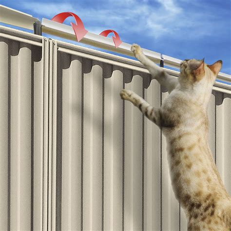 Keep your cat safely in your own yard and keep stray cats out! Cat Containment Fence Devices : containment system