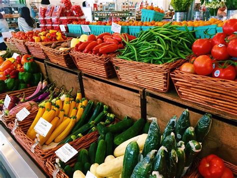 Insider Tips For Cutting Grocery Costs At The Farmers Market