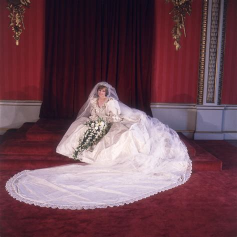Princess Dianas Wedding Dress To Be Displayed At Kensington Palace