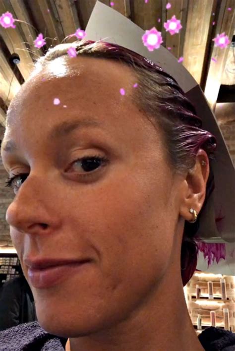 Federica pellegrini abbandona il biondo per darsi al rosa. Federica Pellegrini coi capelli rosa: fan scatenati ...