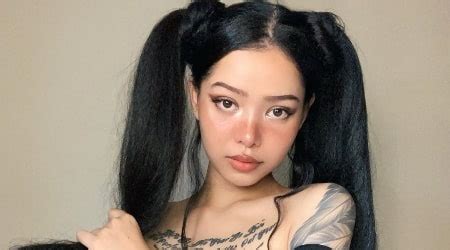 How tall is bella poarch? Bella Poarch Height, Weight, Age, Body Statistics - Healthyton