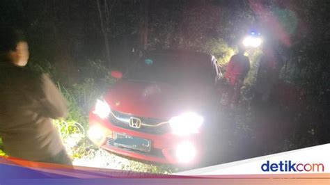 Viral Mobil Nyasar Masuk Hutan Panggang Gunungkidul Begini Ceritanya
