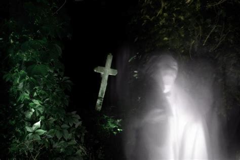 Real Cool Pics Ghosts At The Cemetery