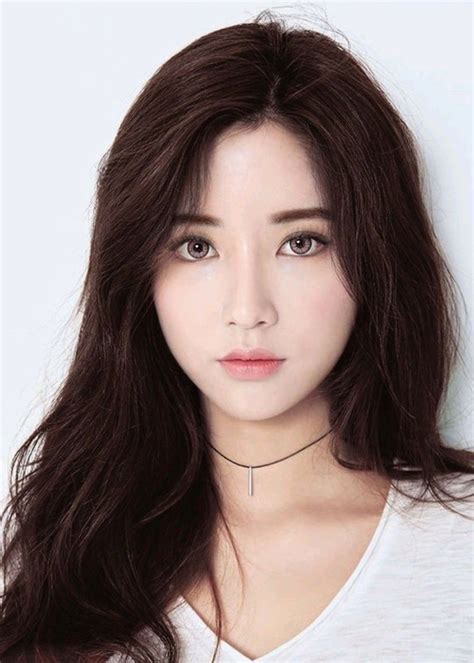 Unlike all the korean women's, they a specific feature, which define their beauty such as flawless skin, beautiful silky hair, innocent face and slim figure. Pin by 婉育 康 on 美髮和美妝 | Asian beauty, Beauty face women ...