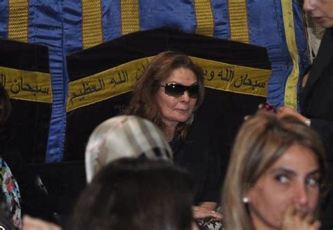 يعد أحد علامات المسرح الكوميدي. جولولي | ميمي جمال تنهار أثناء تلقيها العزاء في حسن مصطفى ...