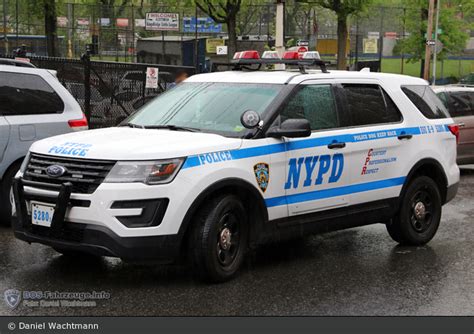 Einsatzfahrzeug Nypd Bronx Emergency Service Unit K9 Unit