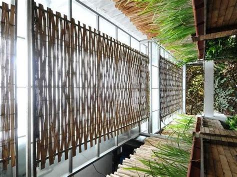Desainnya sederhana saja, namun kombinasi material yang pas membuat. ツ 18+ desain pagar bambu cantik nan unik minimalis ...