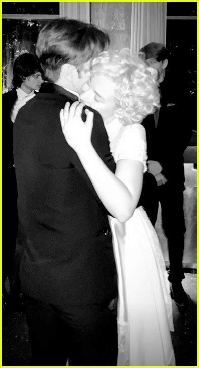 Julia Garner And Mark Foster Are Married Photo 4407222 Wedding Photos