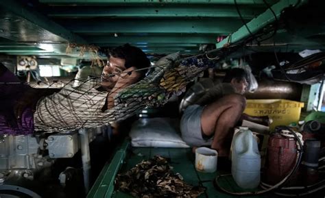 Esclavos Del Mar Los Trabajos Forzados En Pesqueros Violan Ddhh Y Favorecen La Ecuación