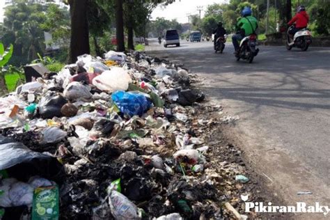 Pemkot Tasikmalaya Kewalahan Atasi Tumpukan Sampah
