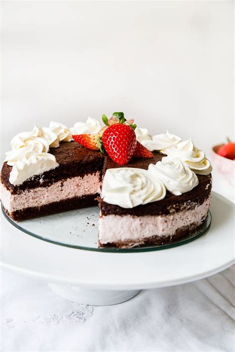Please use good quality chocolate for this recipe, something that you really like, the better the chocolate, the better the cake. Chocolate Strawberry Mousse Cake - Vikalinka